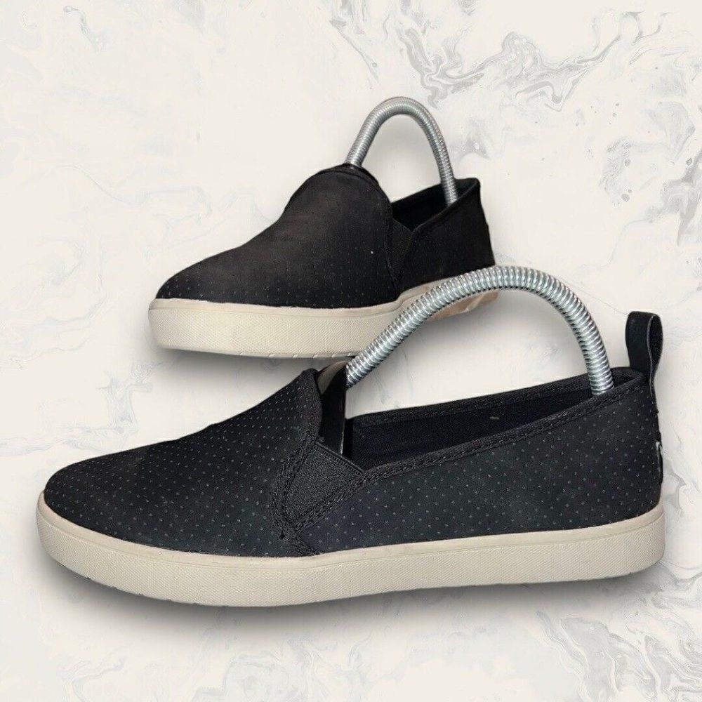 Koolaburra Ugg Women's Kellen Slip On Sneakers Size 9 Perforated Vegan Leather